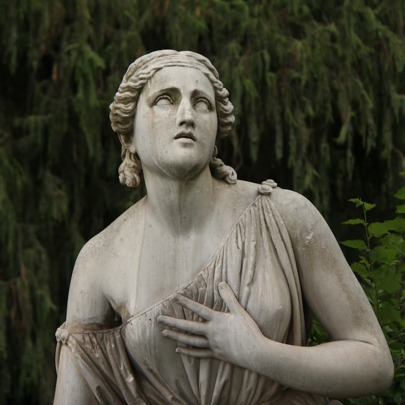 marble sculpture of Roman woman